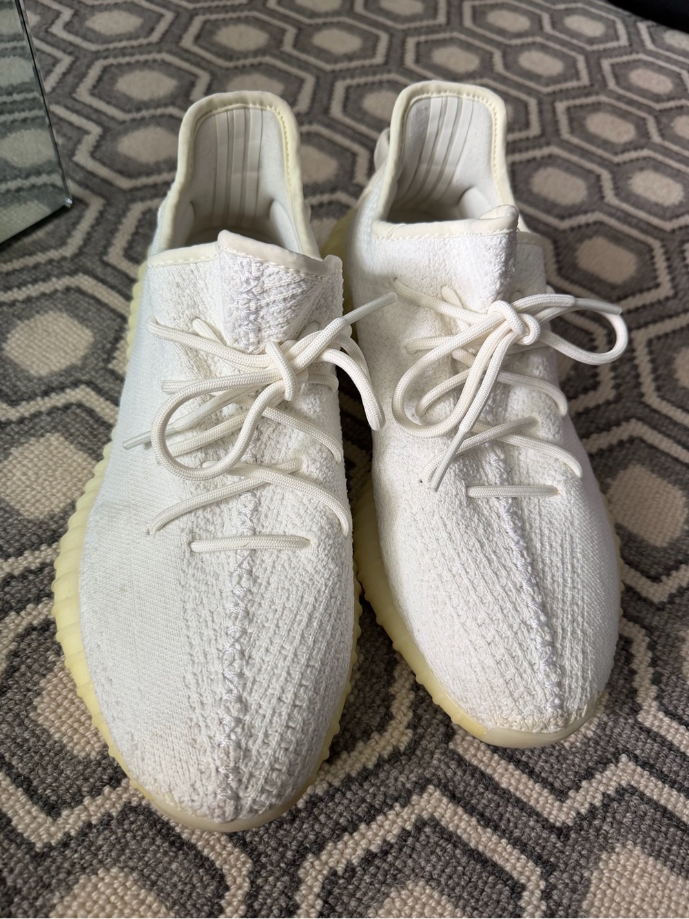 adidas Yeezy Boost 350 V2
Cream No Box